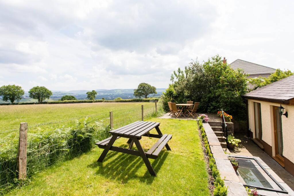 Perfect Cottage Retreat Near The Brecon Beacons Llanwrda Bagian luar foto