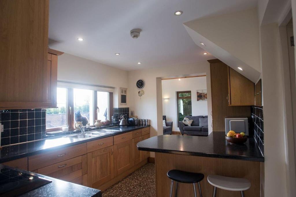 Perfect Cottage Retreat Near The Brecon Beacons Llanwrda Bagian luar foto