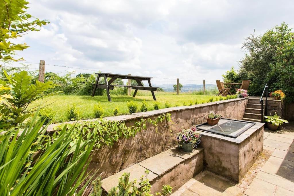 Perfect Cottage Retreat Near The Brecon Beacons Llanwrda Bagian luar foto