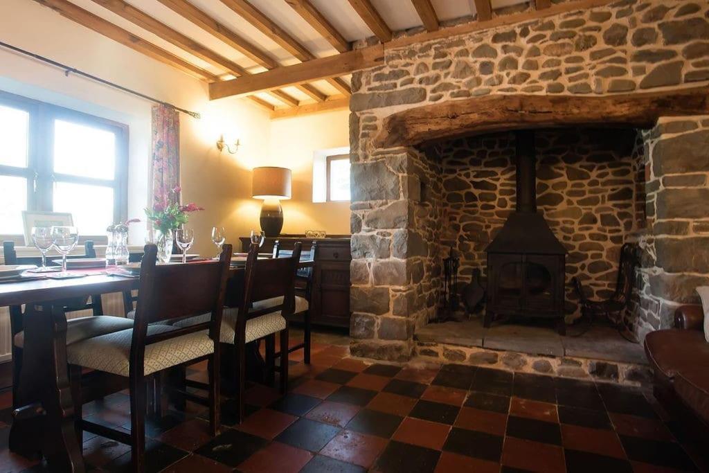 Perfect Cottage Retreat Near The Brecon Beacons Llanwrda Bagian luar foto